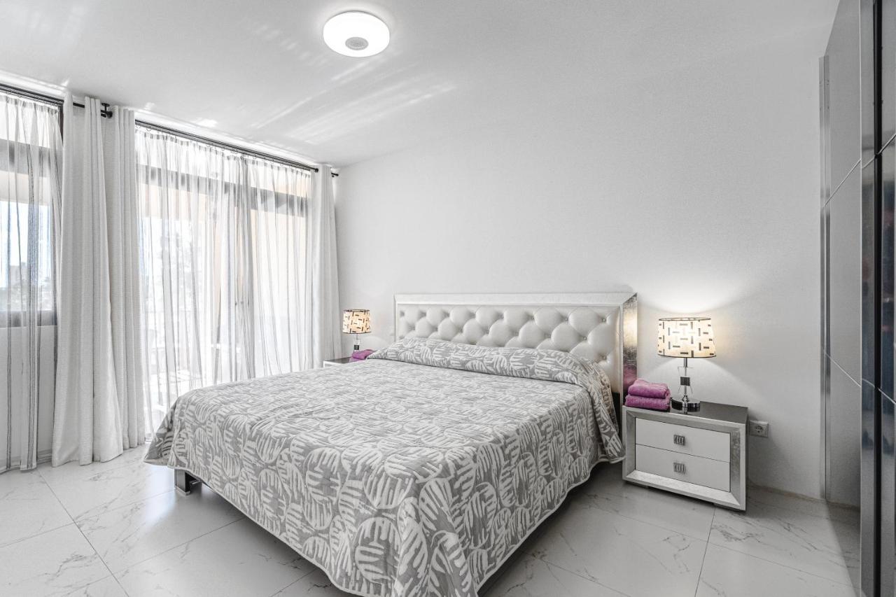 Amazing 3 Bedroom Apartment On The First Line Of The Best Las Americas Beach, Air Conditioner And Terrace Ocean View 美洲海滩 外观 照片